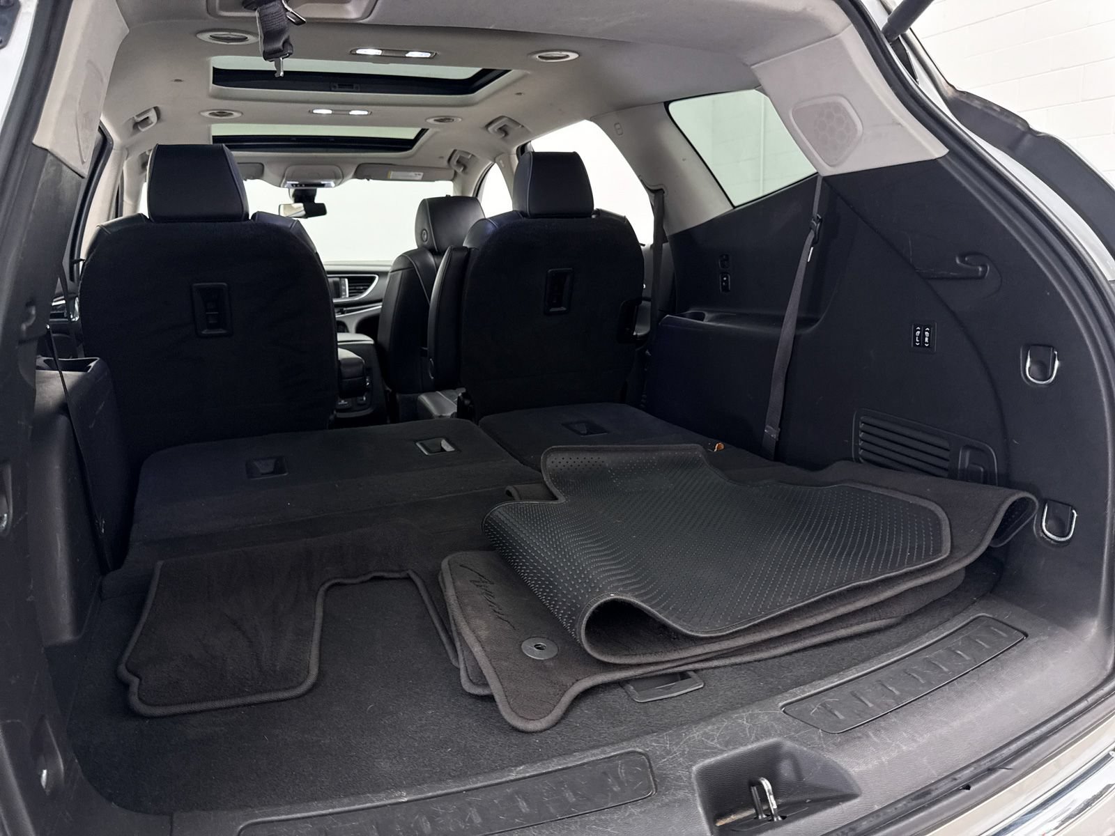 Used 2019 Buick Enclave Avenir w/ Avenir Technology Package FWD image 32