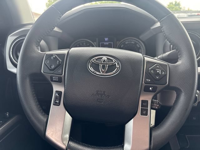 Used 2020 Toyota Tacoma SR5 AWD/4WD image 16