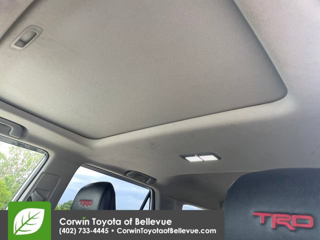 Used 2018 Toyota 4Runner TRD Off-Road Premium AWD/4WD image 25