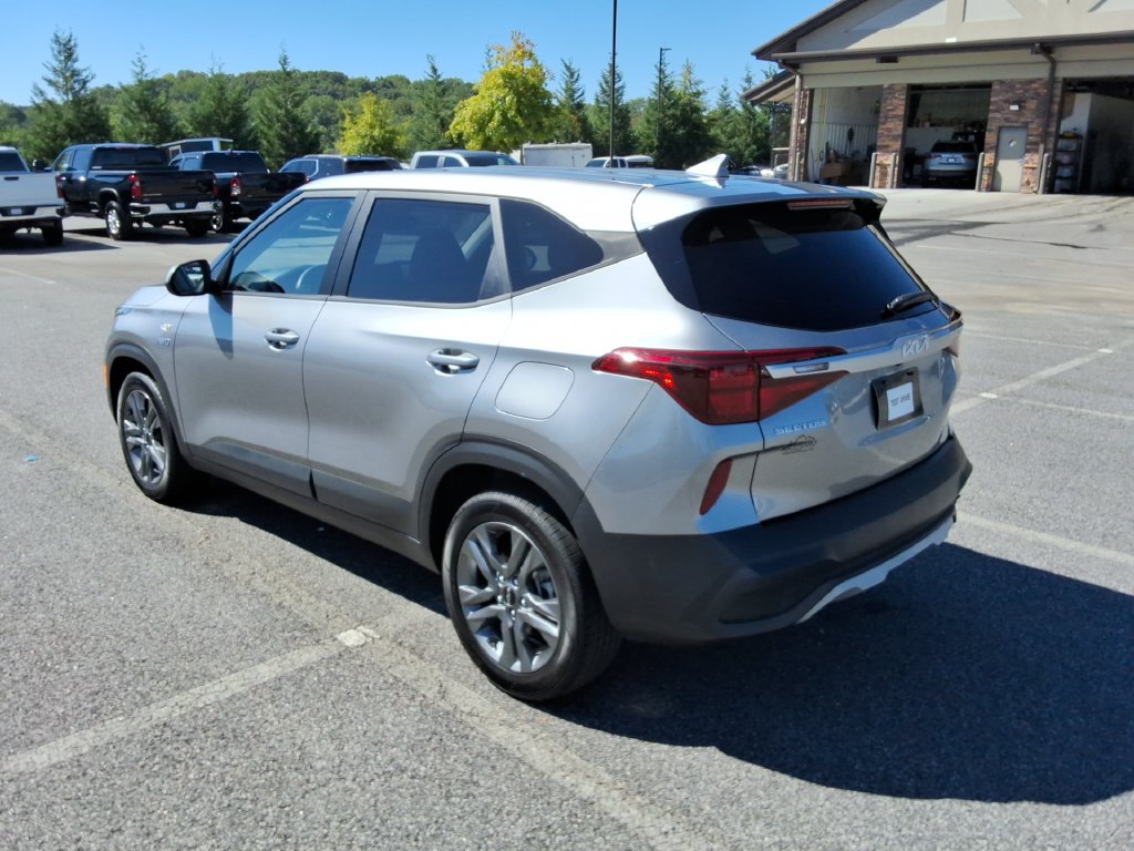 Used 2022 Kia Seltos LX AWD/4WD image 7
