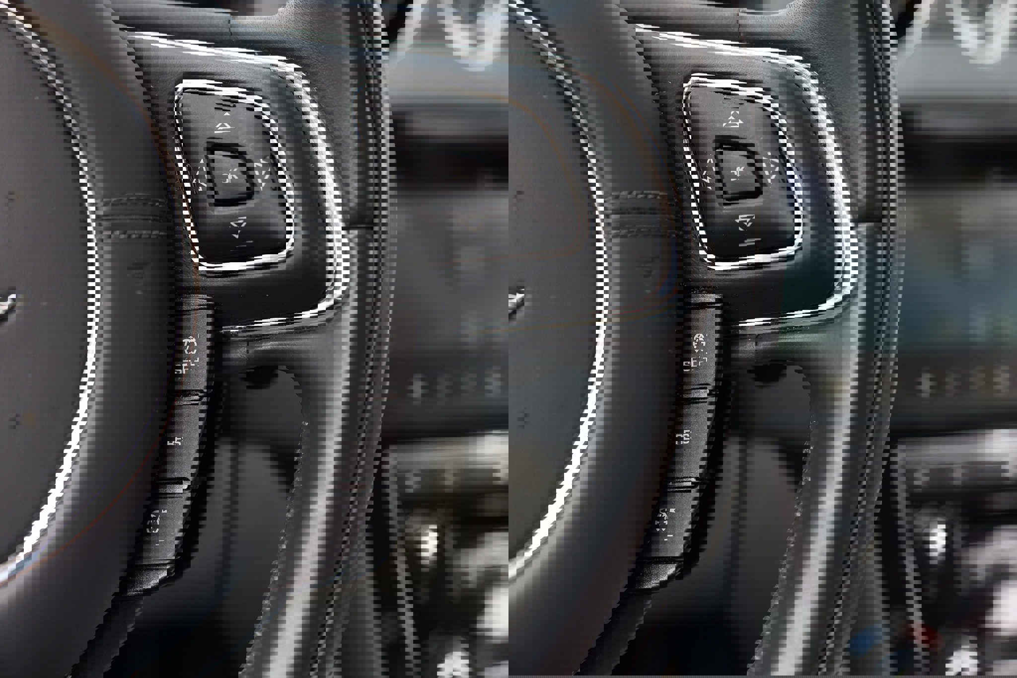 Used 2019 Jaguar XJ R-Sport image 32