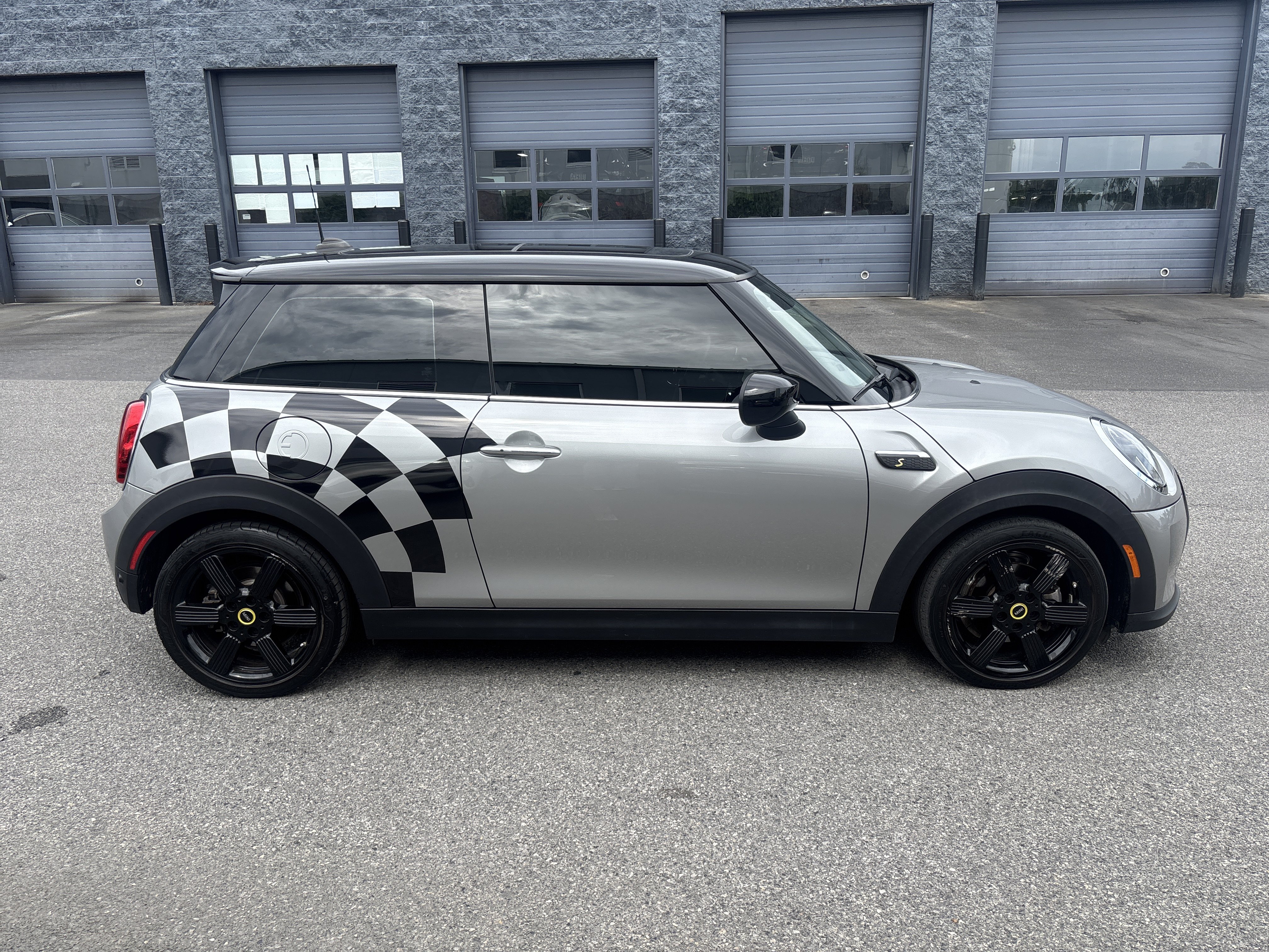 Used 2024 MINI Cooper SE FWD image 25