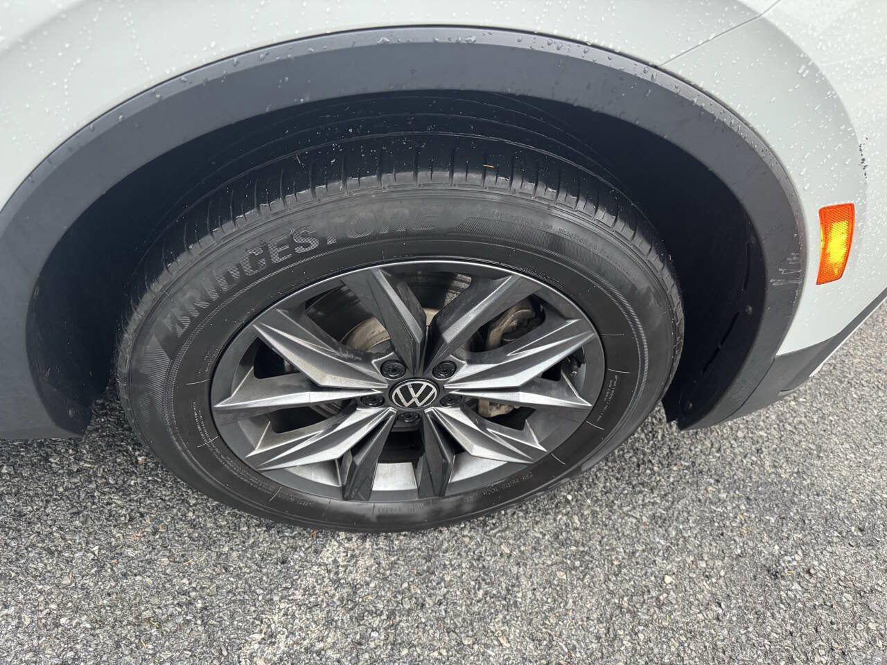 Used 2024 Volkswagen Tiguan SE image 38