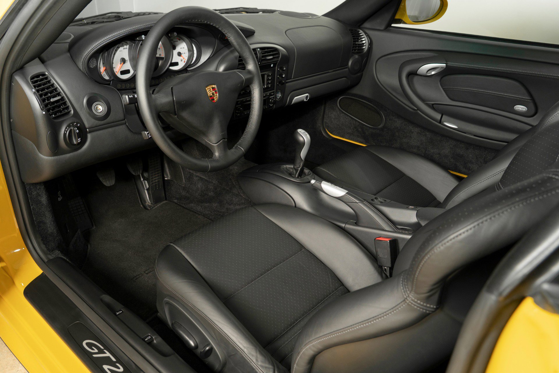Used 2003 Porsche 911 GT2 RWD image 12