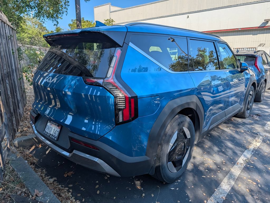 Used 2024 Kia EV9 Wind AWD/4WD image 3