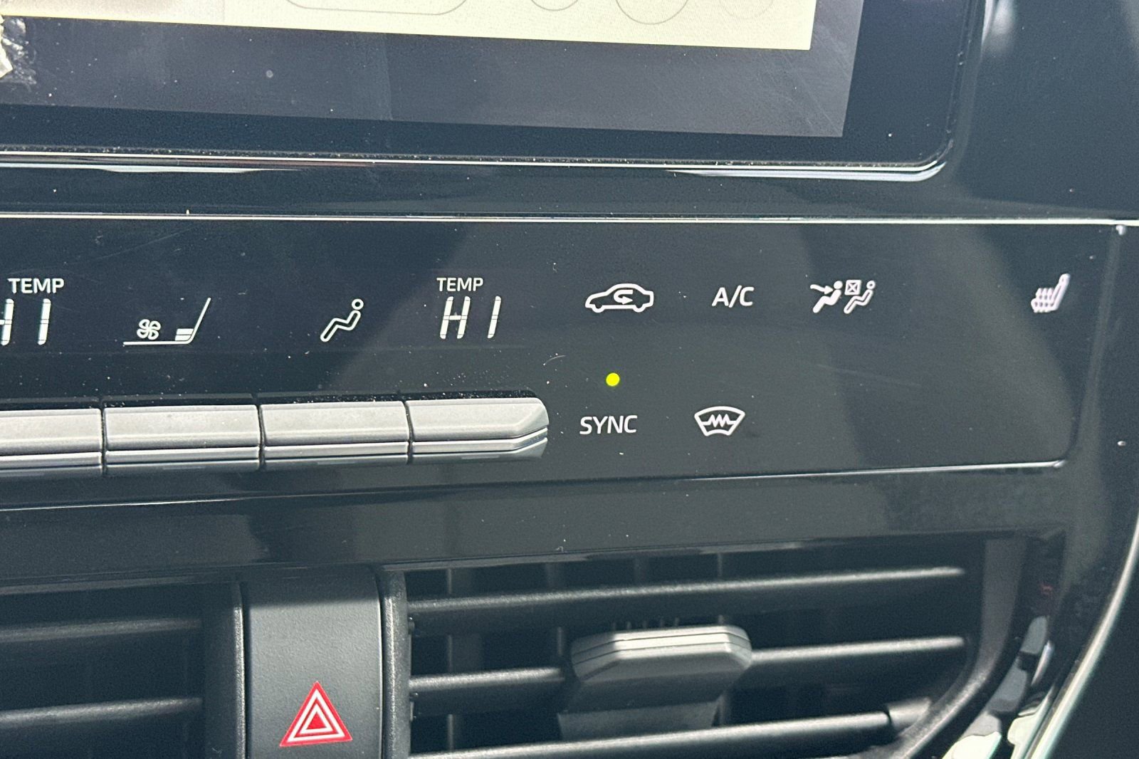 Used 2025 Subaru Solterra Premium w/ Premium Convenience Package image 31