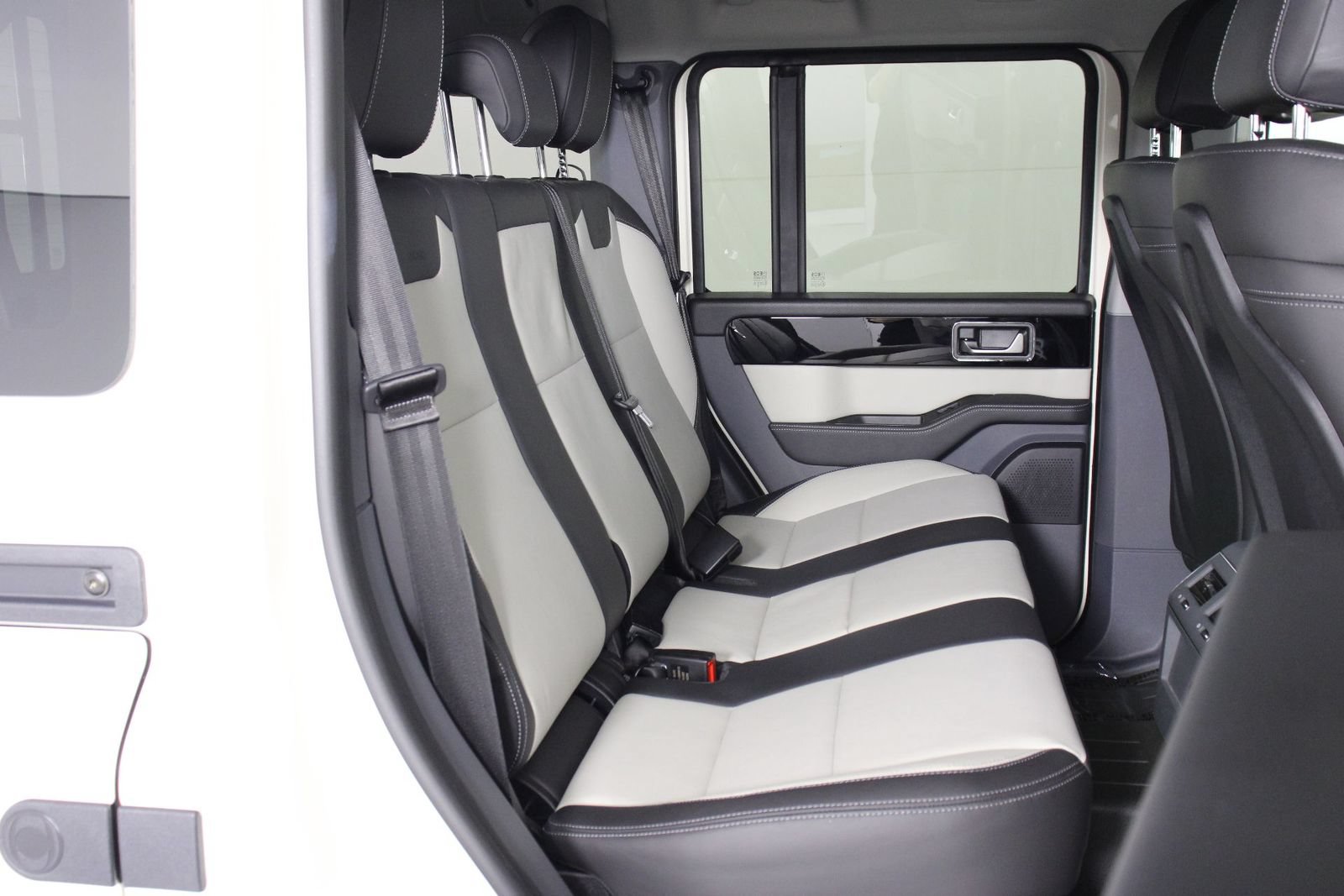 Used 2025 INEOS Grenadier AWD/4WD image 32