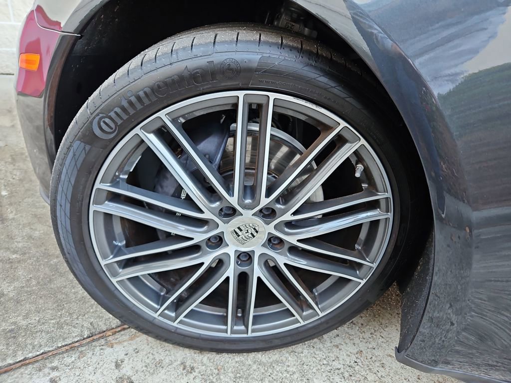 Used 2018 Porsche Panamera image 35