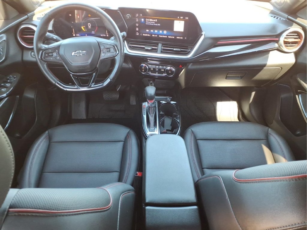 Used 2025 Chevrolet Trax RS w/ Sunroof Package FWD image 19