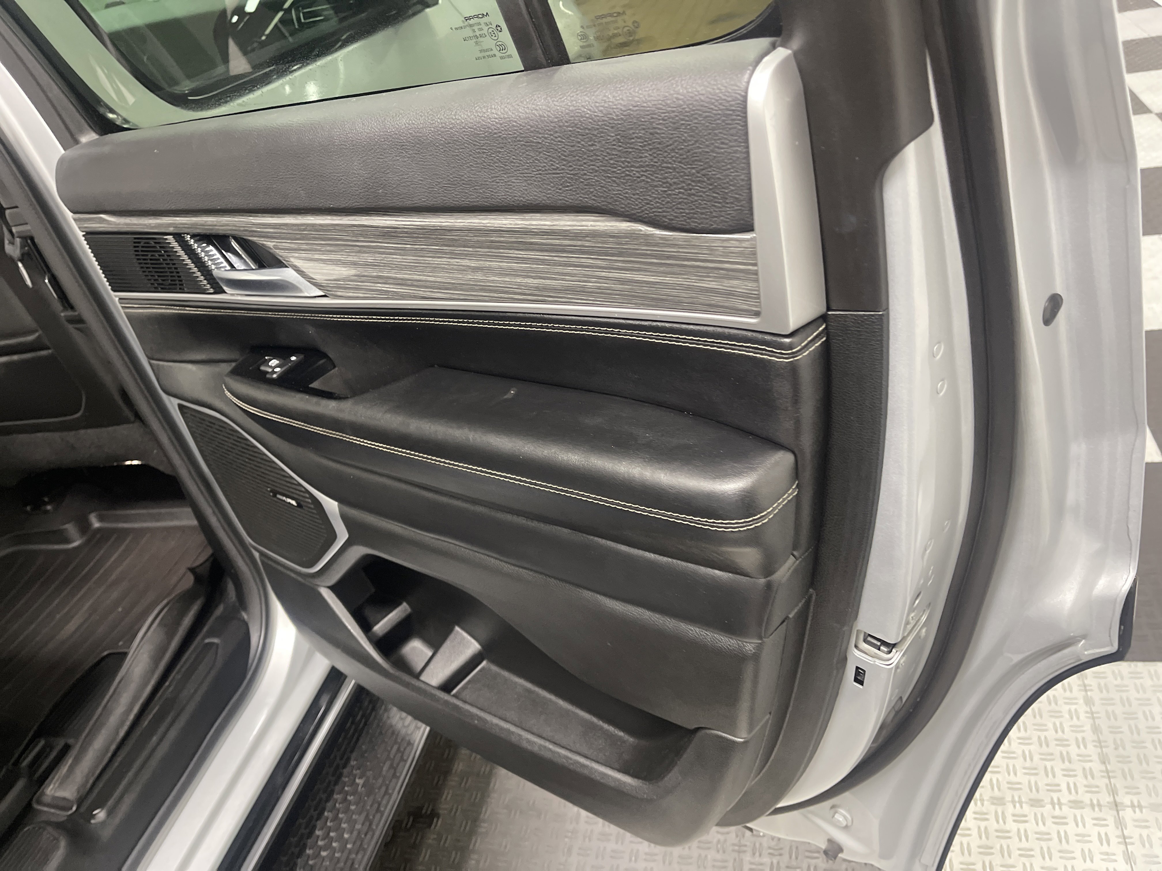 Used 2022 Jeep Wagoneer Series II w/ Premium Group I image 23