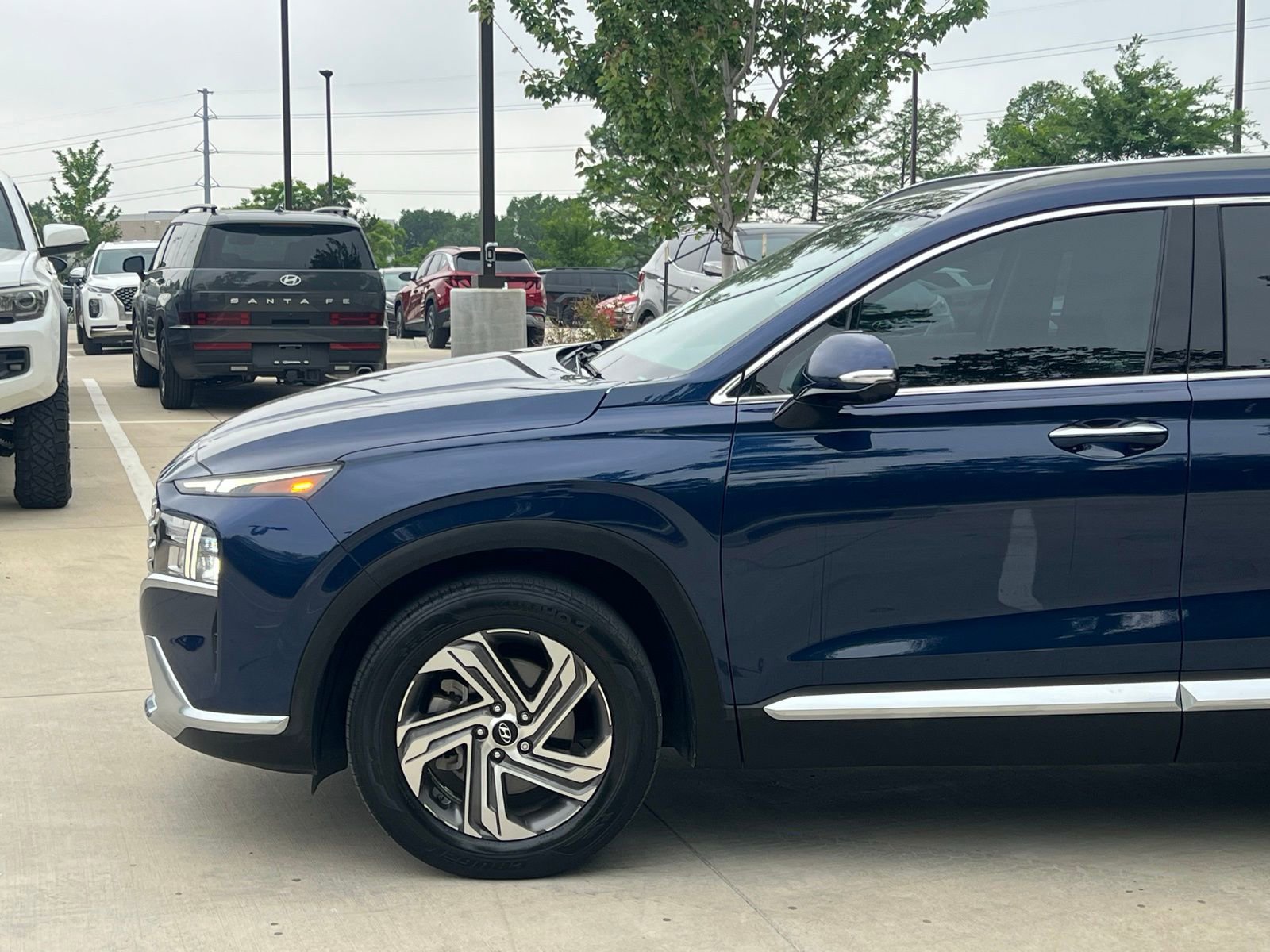Certified 2023 Hyundai Santa Fe SEL w/ Premium Package FWD image 7