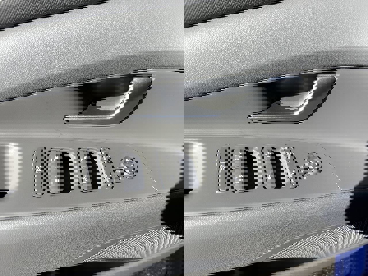 Certified 2025 Hyundai Elantra Sport image 12