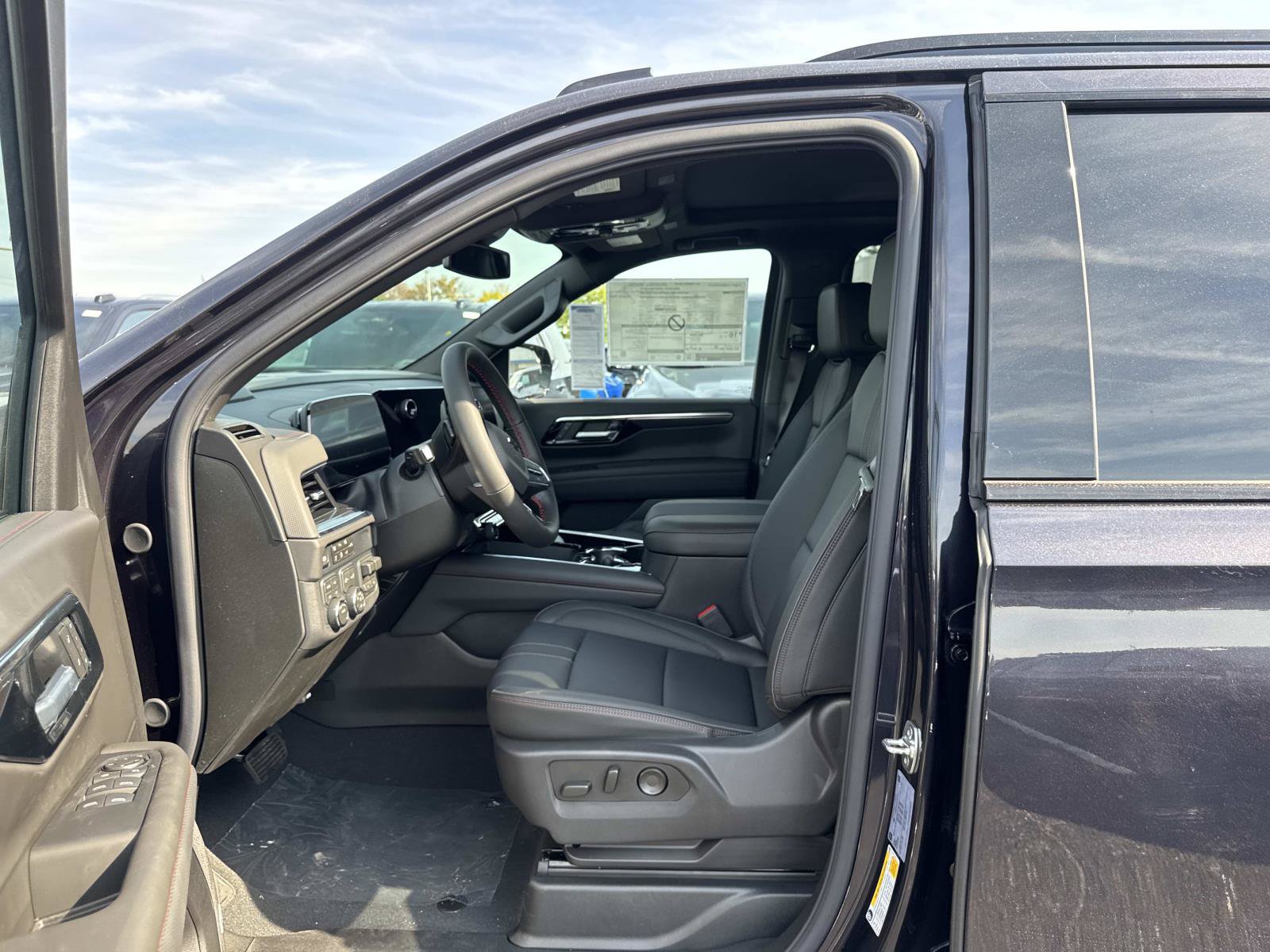 New 2027 Chevrolet Suburban RST w/ Comfort Package AWD/4WD image 17