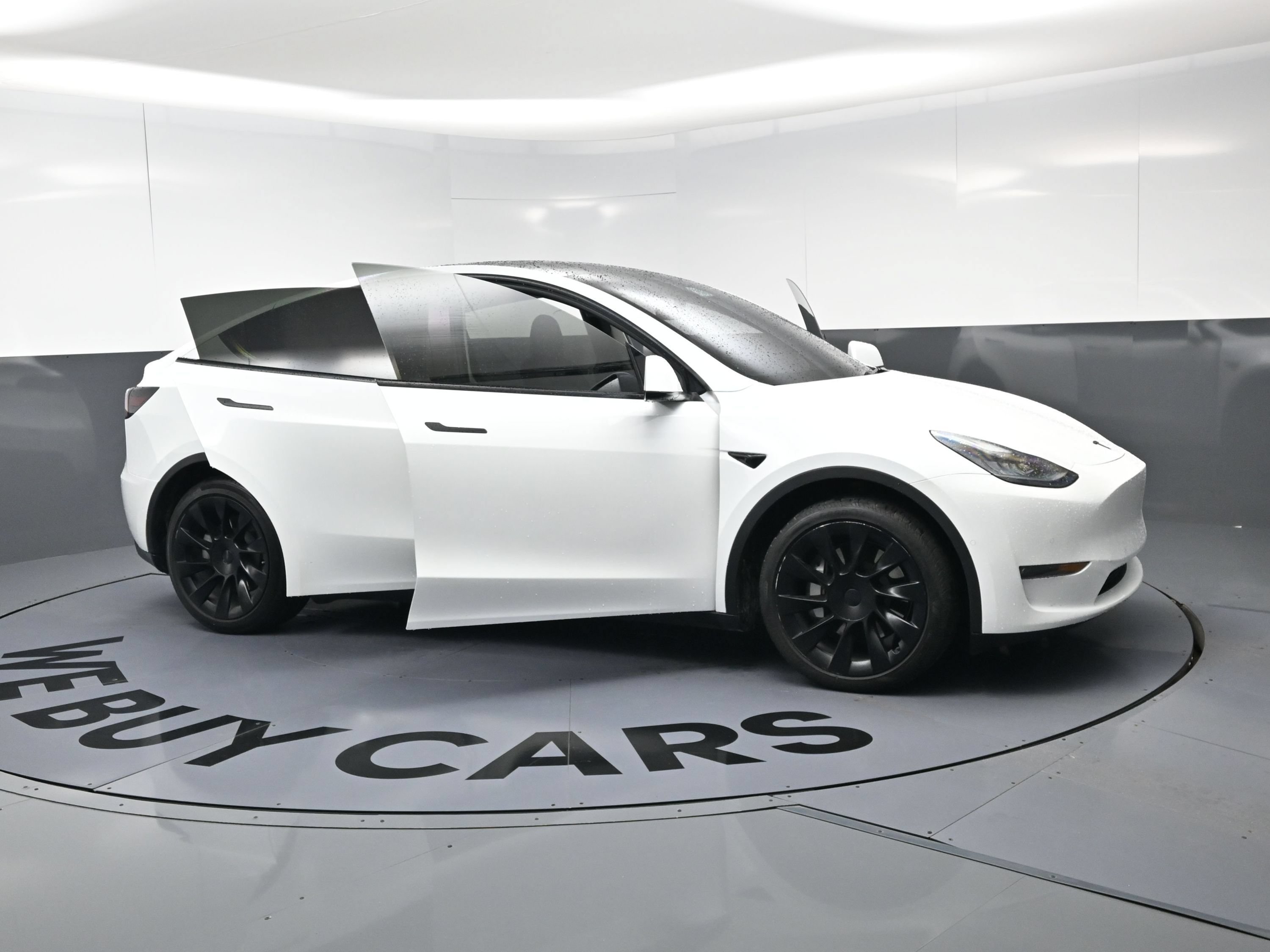 Used 2021 Tesla Model Y Long Range AWD/4WD image 25