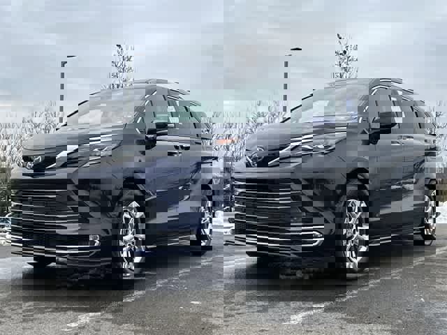 Used 2024 Toyota Sienna Platinum image 32