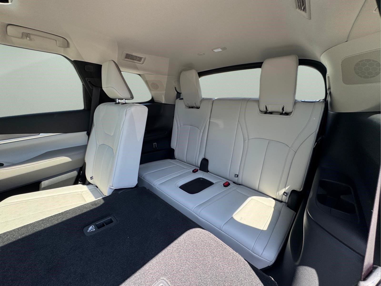New 2027 INFINITI QX60 Luxe w/ Cargo Package FWD image 15