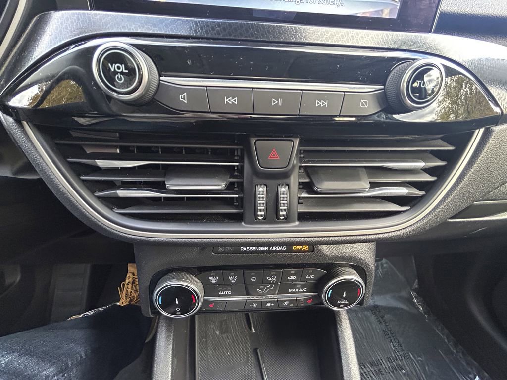 Used 2022 Ford Escape SEL w/ SEL Stealth AWD Package image 18