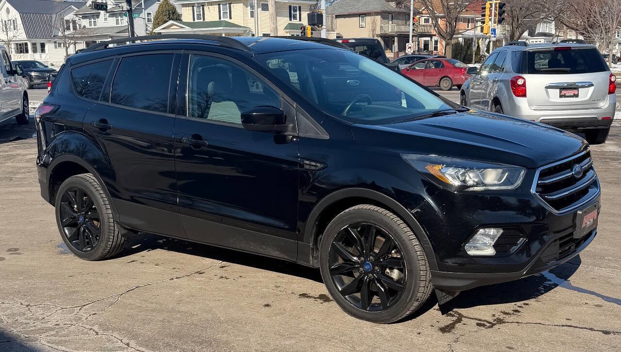 Used 2017 Ford Escape SE w/ SE Sport Appearance Package AWD/4WD image 11