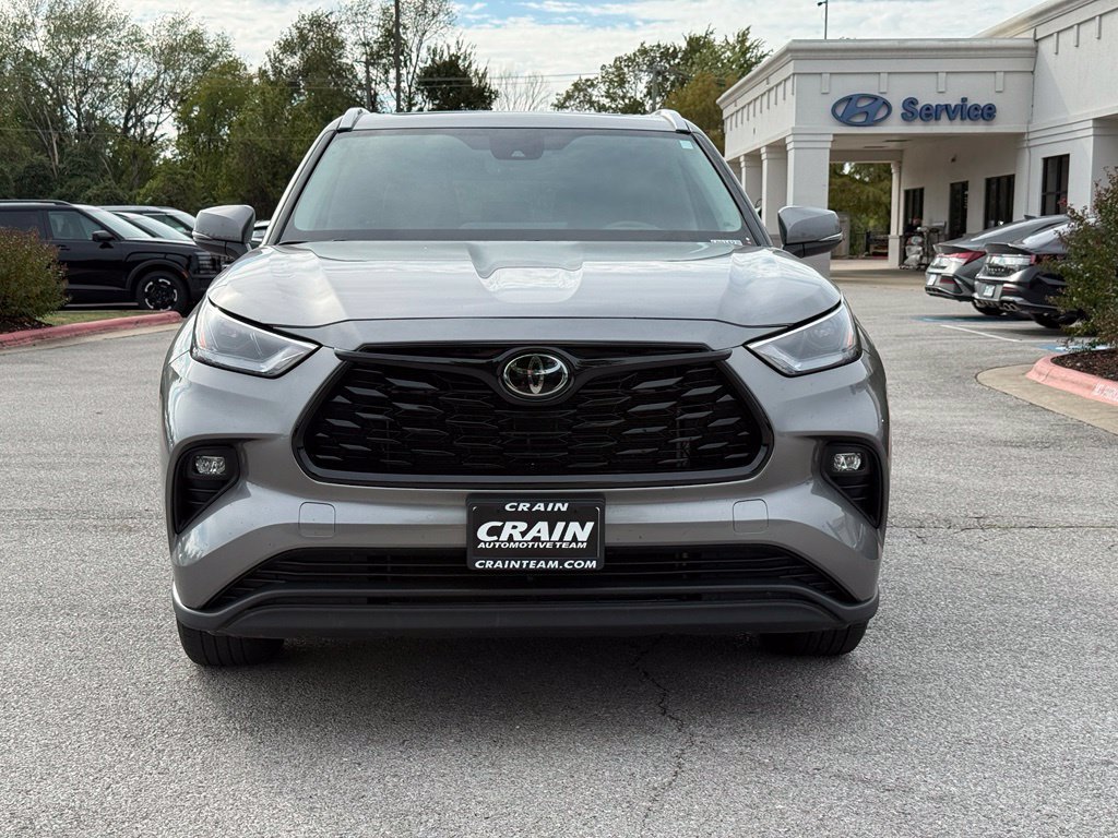 Used 2025 Toyota Highlander XLE AWD/4WD image 2