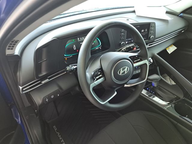 Used 2025 Hyundai Elantra Blue image 7