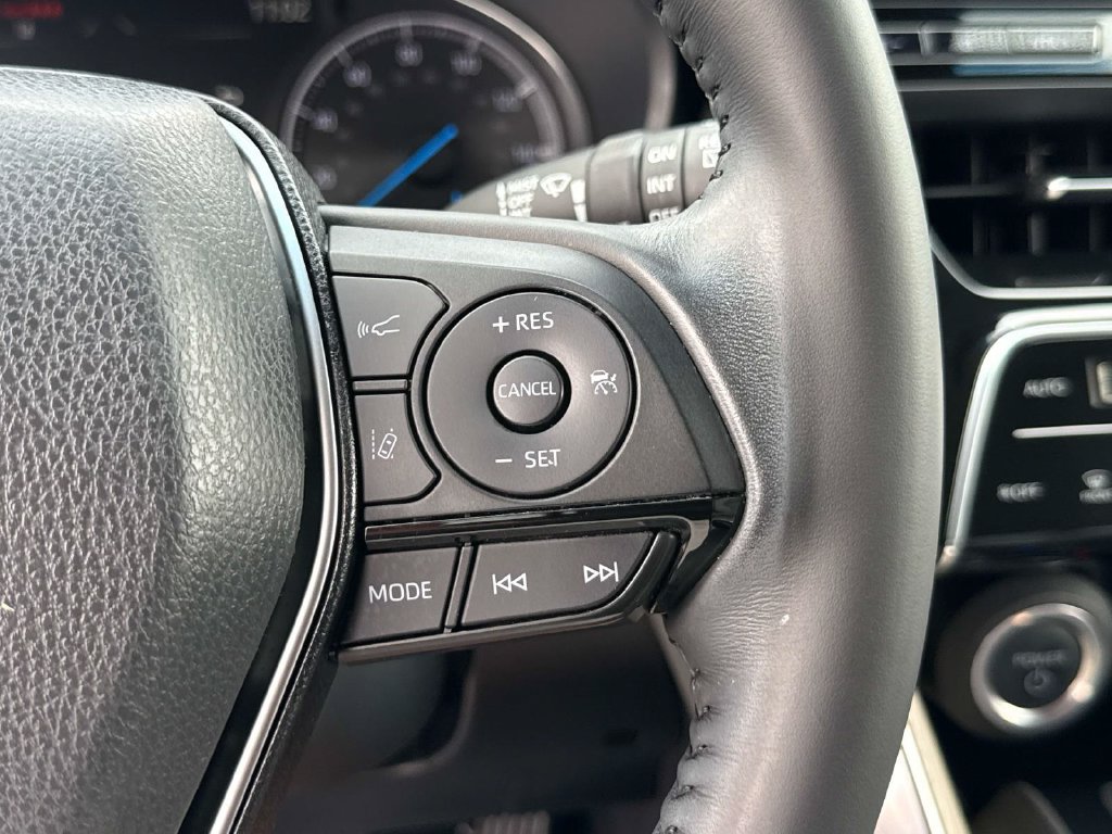 Used 2023 Toyota Venza XLE AWD/4WD image 25
