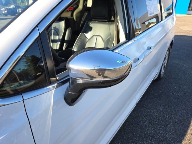 Used 2023 Chrysler Pacifica Limited FWD image 39