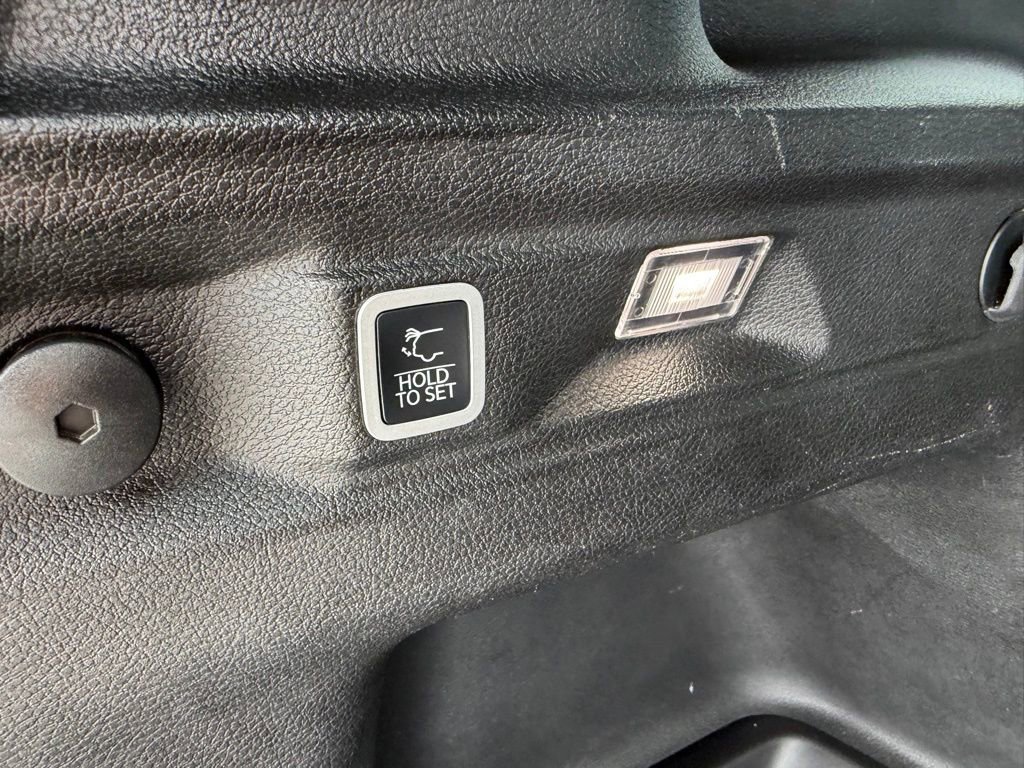 Used 2024 Jeep Grand Cherokee L Limited w/ Luxury Tech Group II image 29