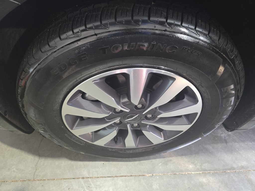 Used 2023 Chrysler Pacifica Touring-L FWD image 10