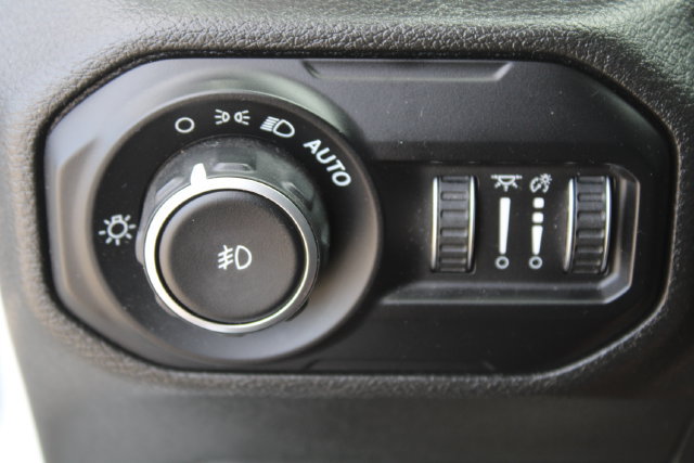 Used 2022 Jeep Wrangler Unlimited Sahara w/ Cold Weather Group AWD/4WD image 22