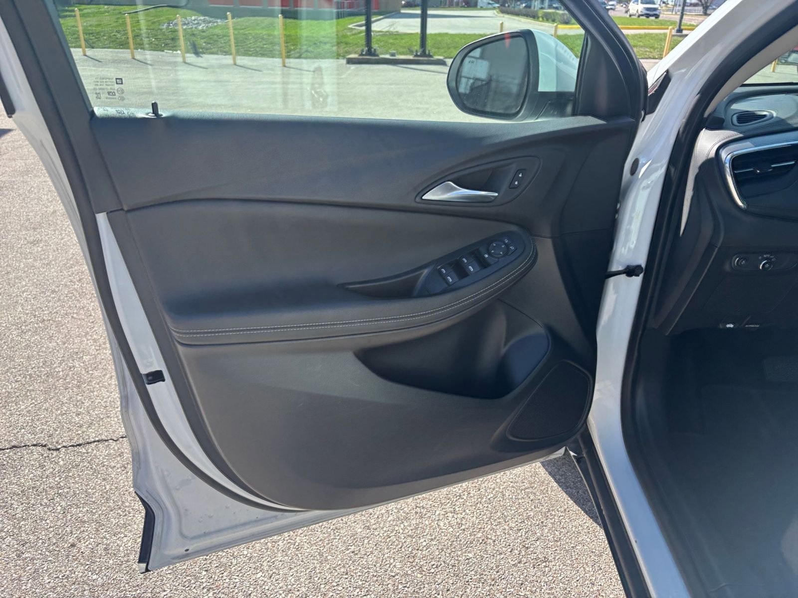 Used 2025 Buick Encore GX Preferred image 18