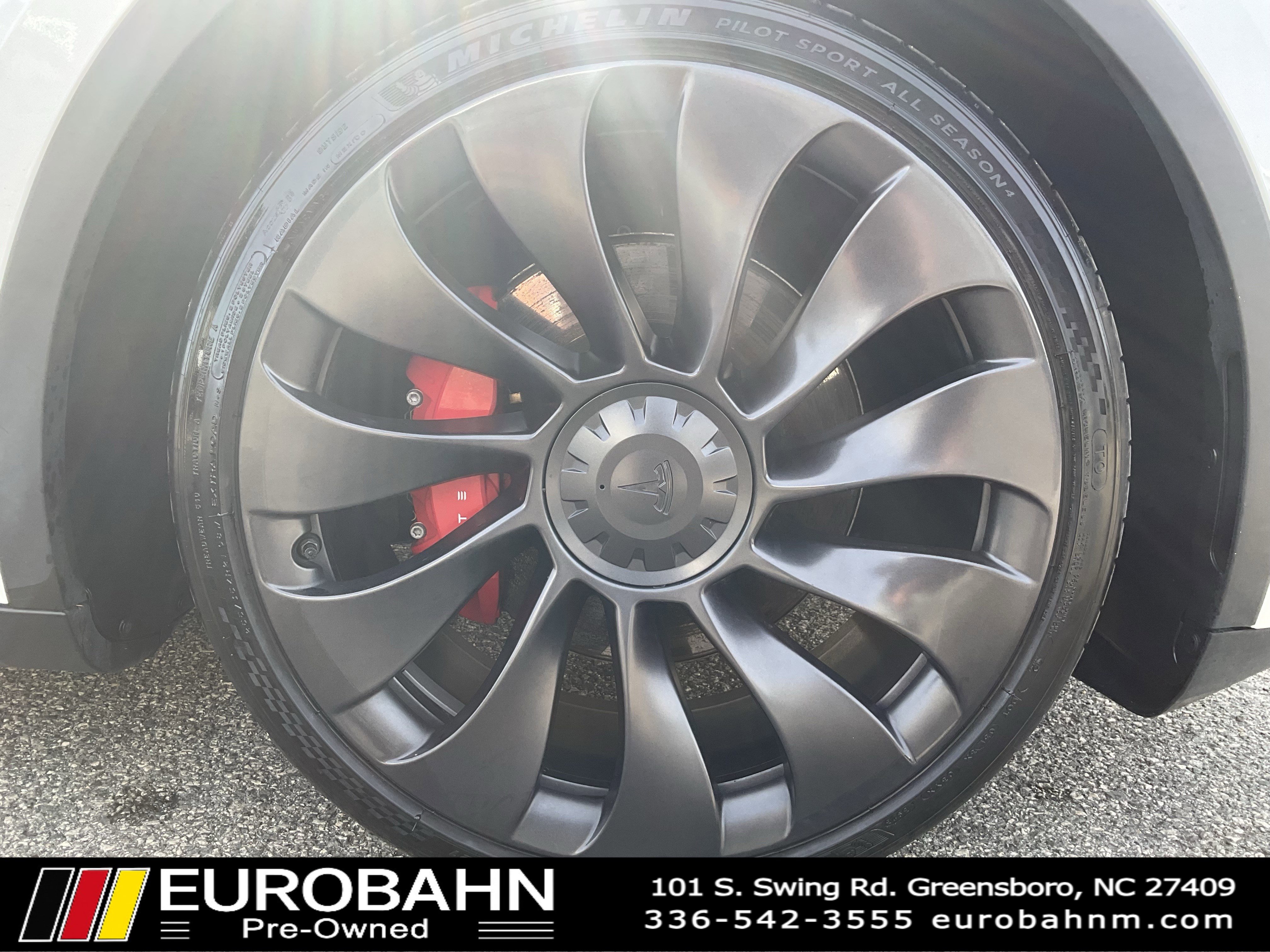 Used 2024 Tesla Model Y Performance image 23