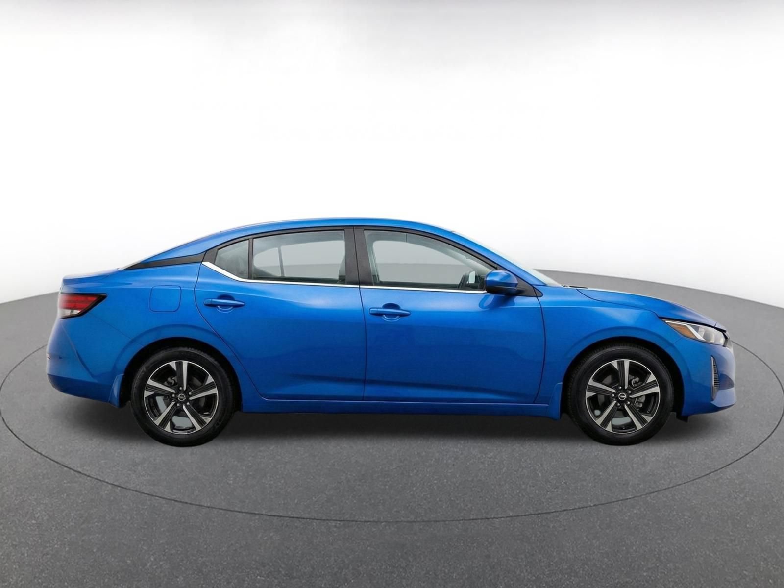 Used 2025 Nissan Sentra SV FWD image 10