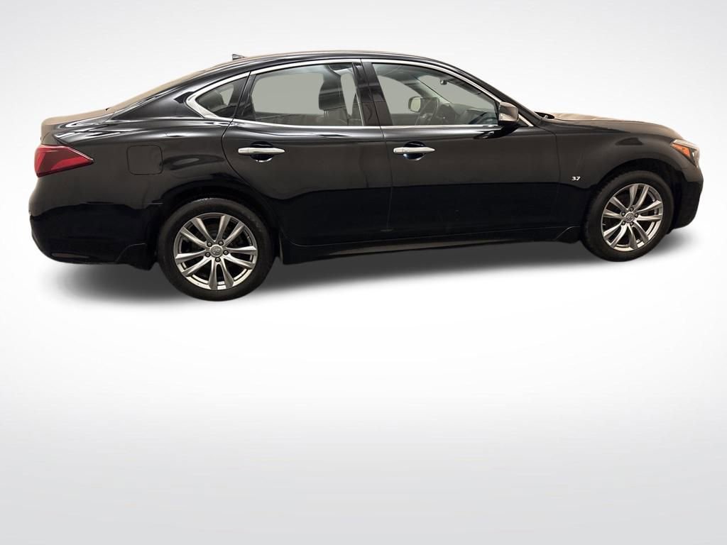 Used 2019 INFINITI Q70 Luxe image 4