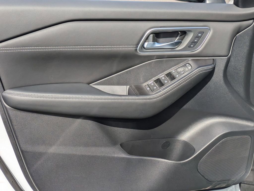 New 2026 Nissan Rogue Platinum w/ Platinum Premium Package image 7