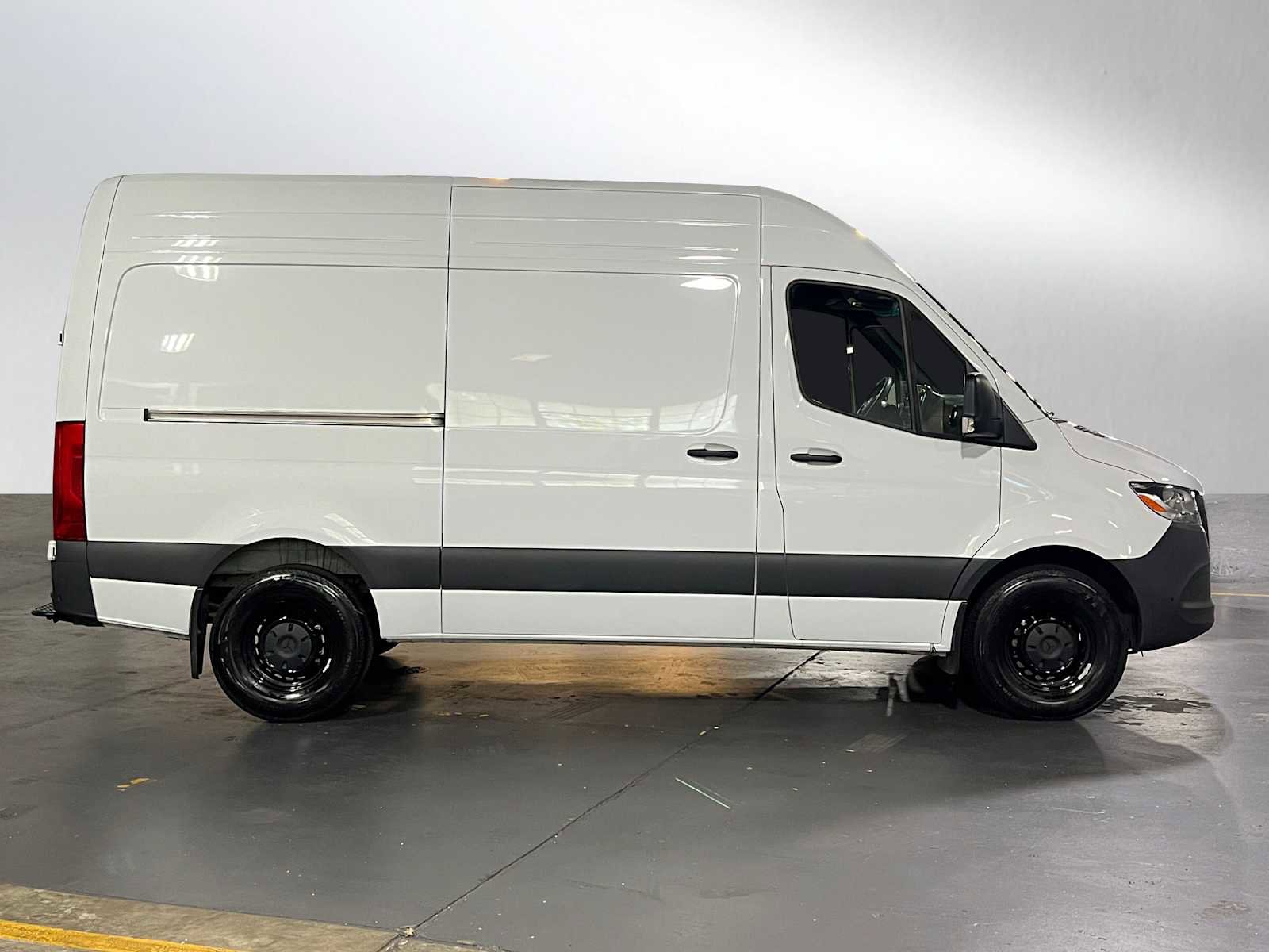 Used 2025 Mercedes-Benz Sprinter 2500 image 2