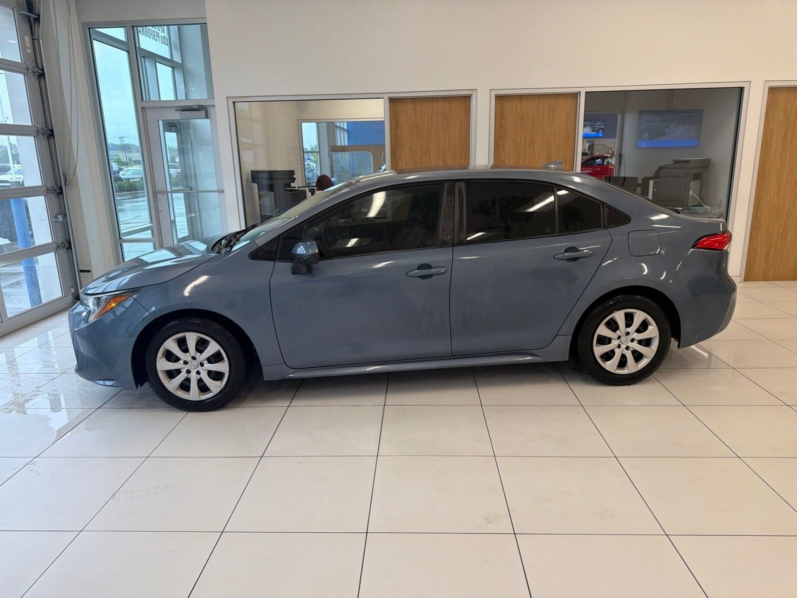 Used 2020 Toyota Corolla LE FWD image 8