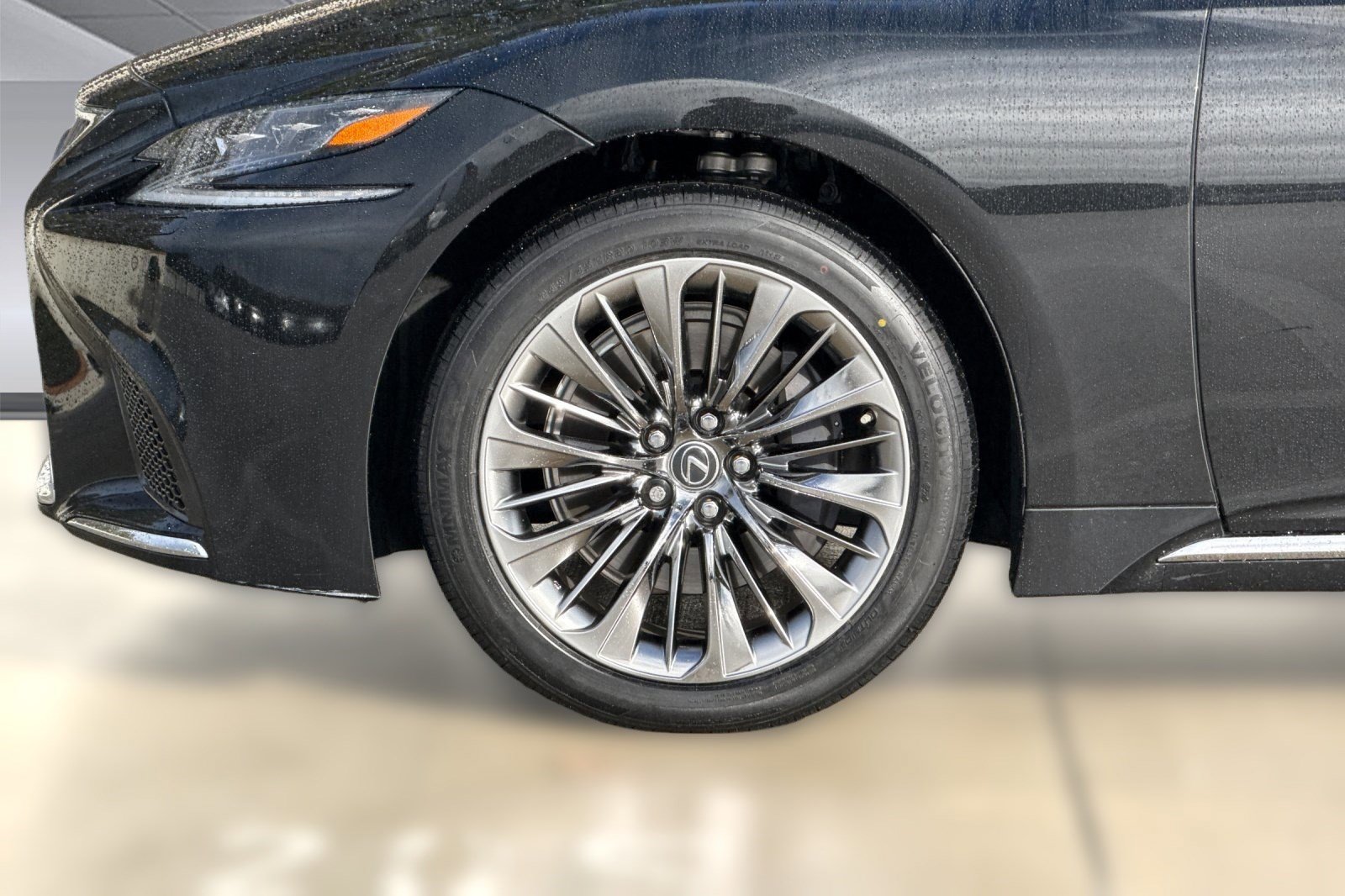 Used 2018 Lexus LS 500h w/ Luxury Package RWD image 11