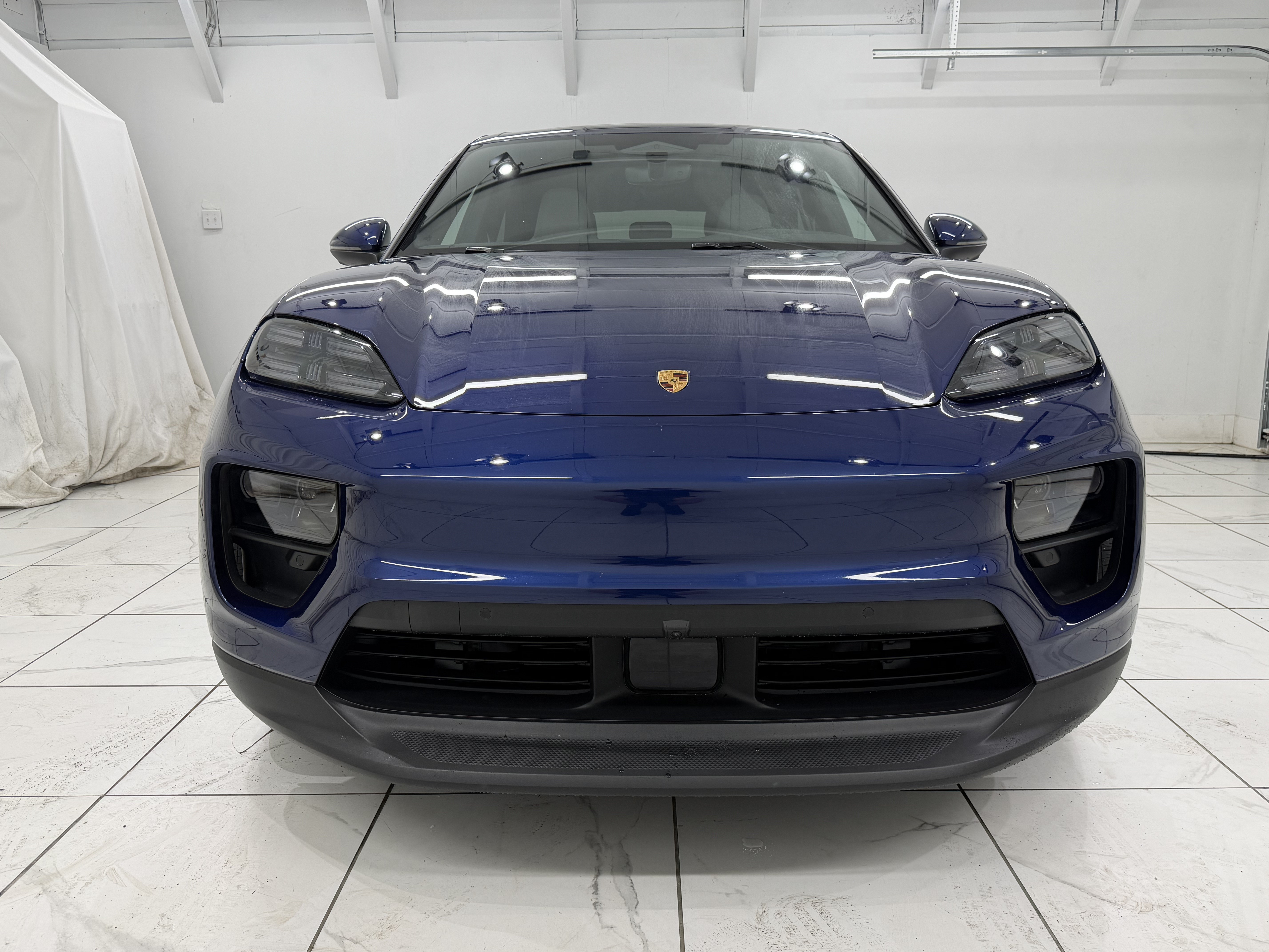 Certified 2025 Porsche Macan 4 Electric AWD/4WD image 9