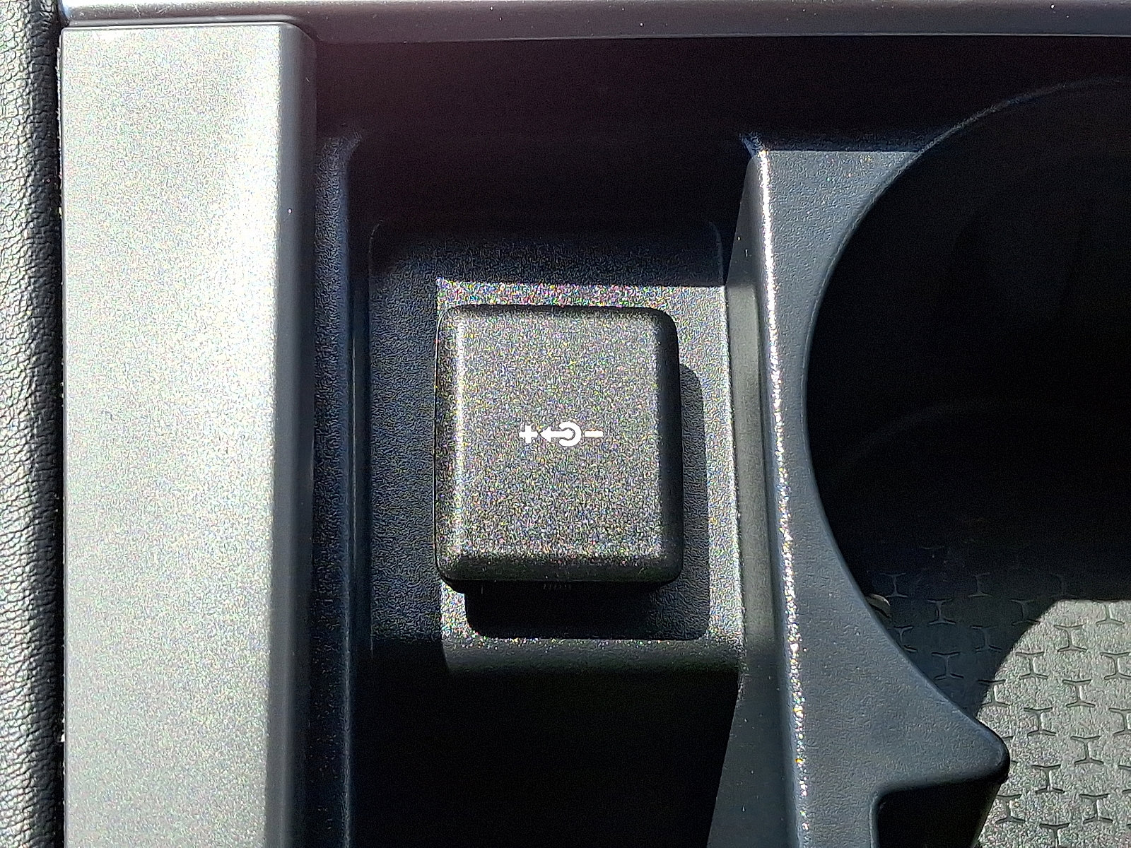 Used 2025 Jaguar F-PACE R-Dynamic S image 25