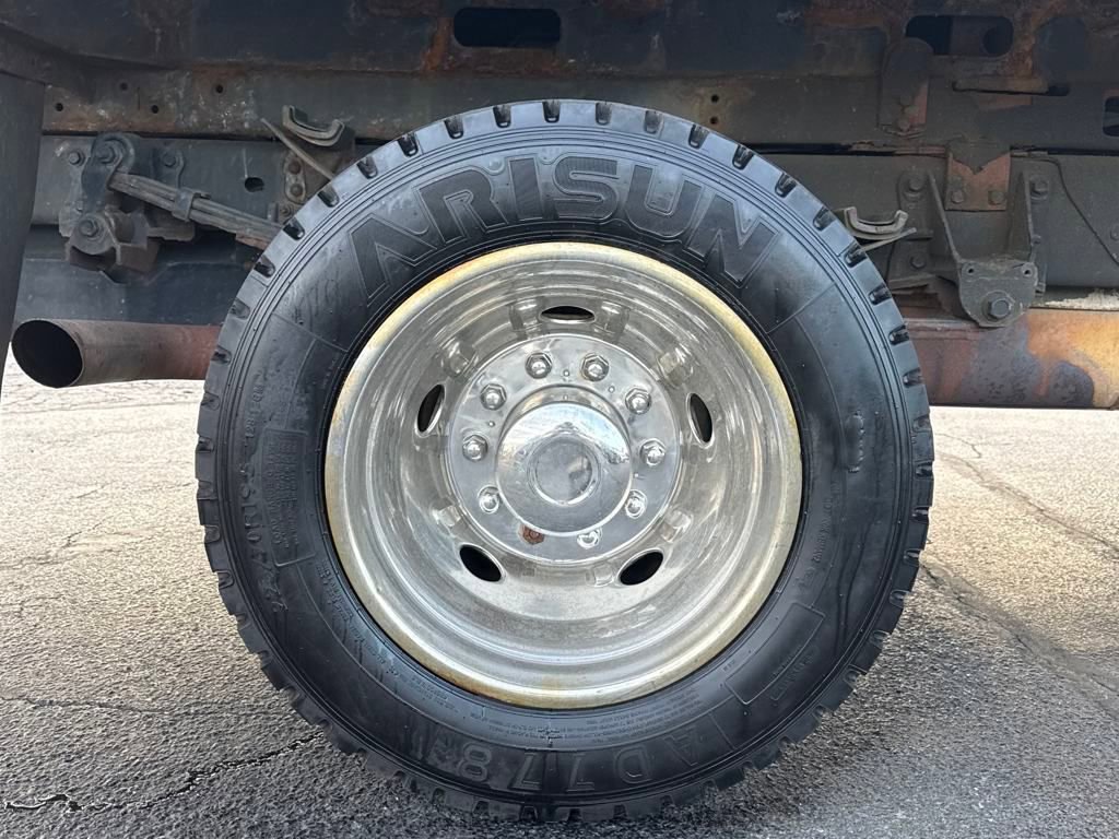 Used 2017 Ford F550 4x4 Regular Cab Super Duty image 12