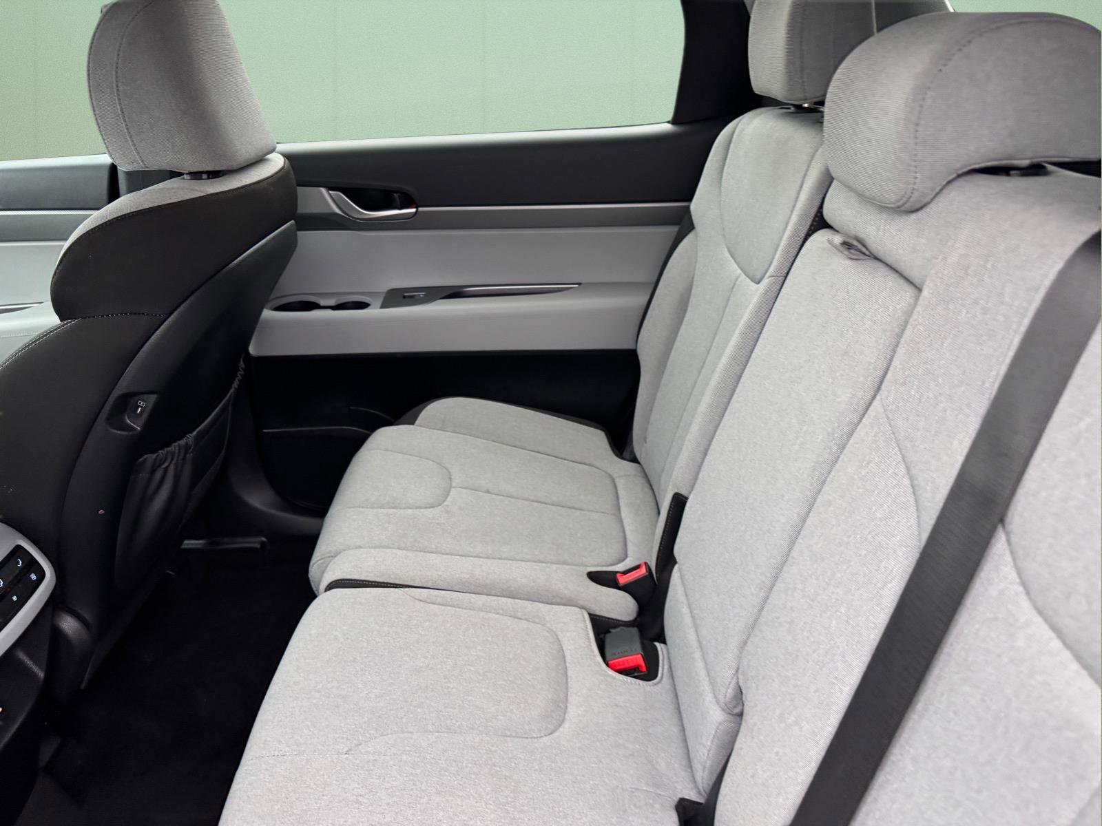 Used 2023 Hyundai Palisade SE w/ Cargo Package FWD image 9