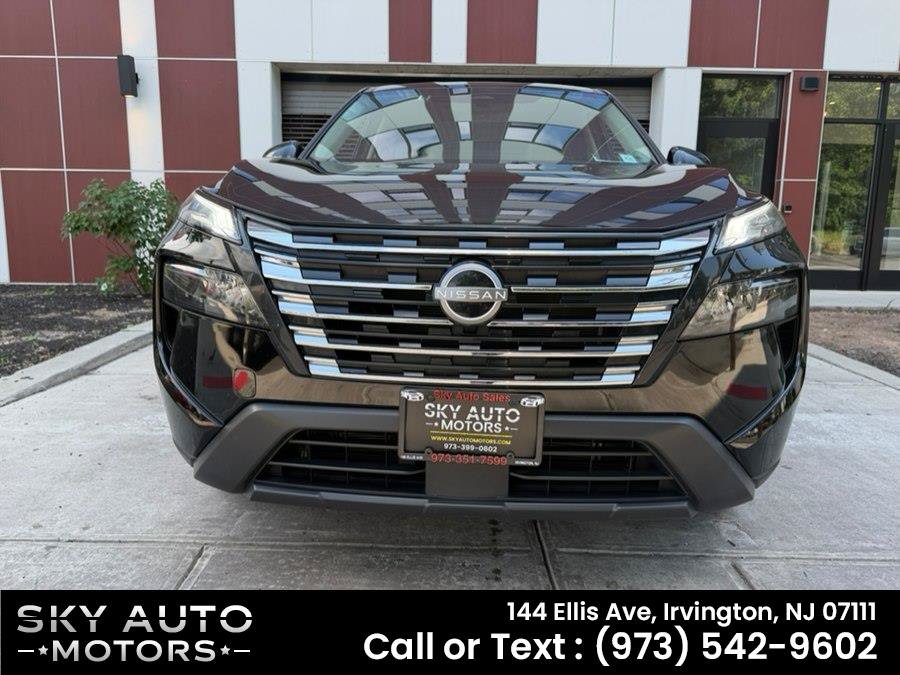 Used 2025 Nissan Rogue SV AWD/4WD image 2