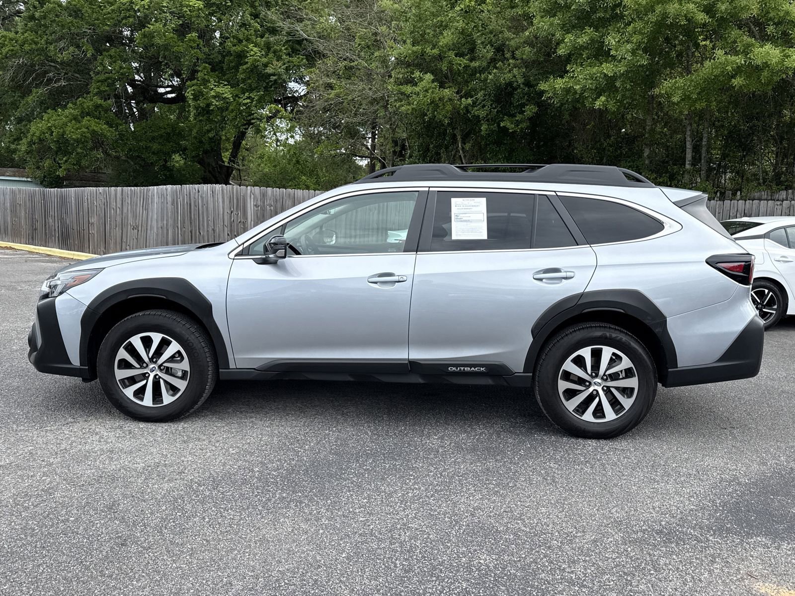 Used 2025 Subaru Outback Premium AWD/4WD image 2