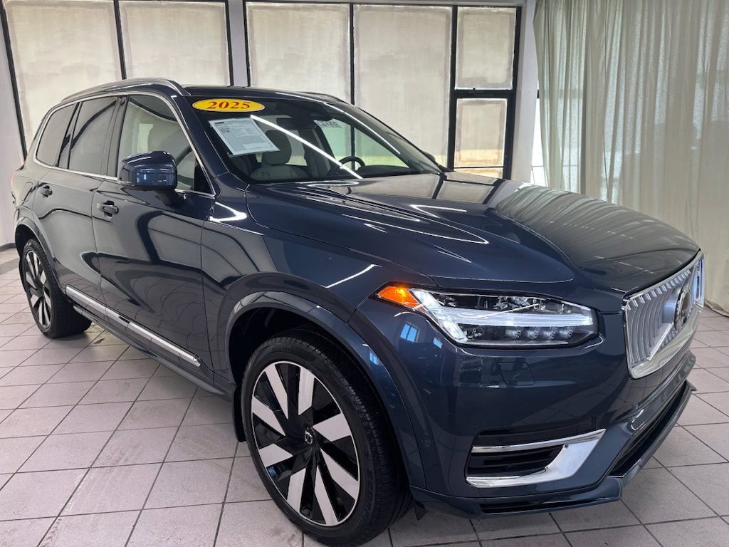 Used 2025 Volvo XC90 T8 Plus w/ Protection Package Premier AWD/4WD image 2