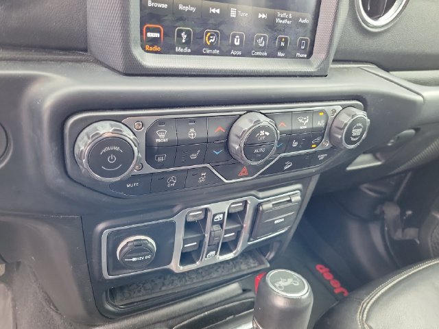 Used 2019 Jeep Wrangler Unlimited Sahara w/ Uconnect 4C Nav & Sound Group AWD/4WD image 32