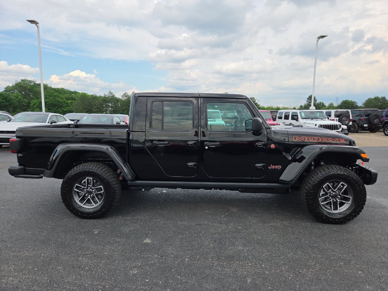 New 2026 Jeep Gladiator Mojave w/ Steel Bumper Group AWD/4WD image 9