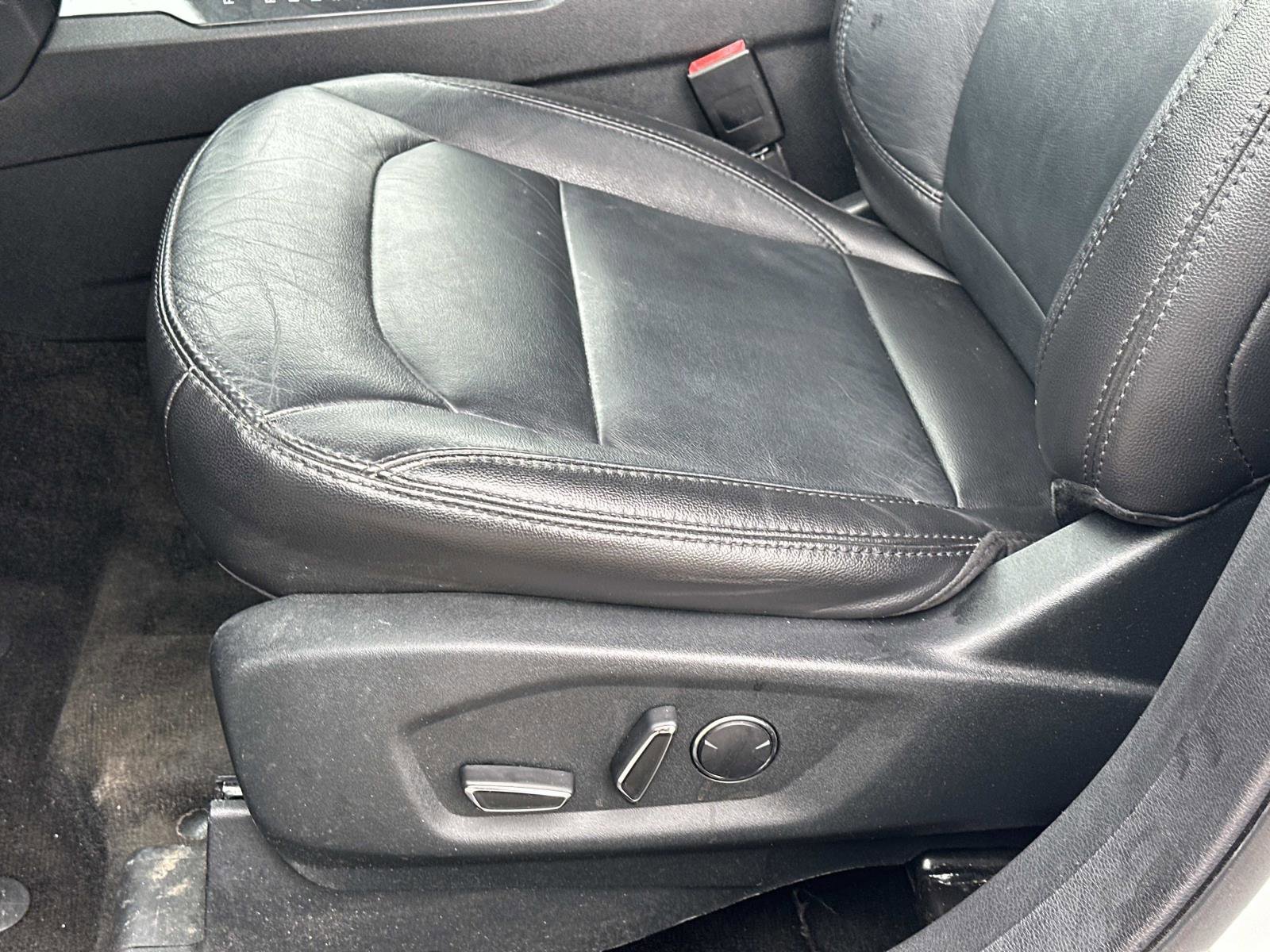 Used 2018 Ford Explorer XLT w/ Equipment Group 202A AWD/4WD image 17