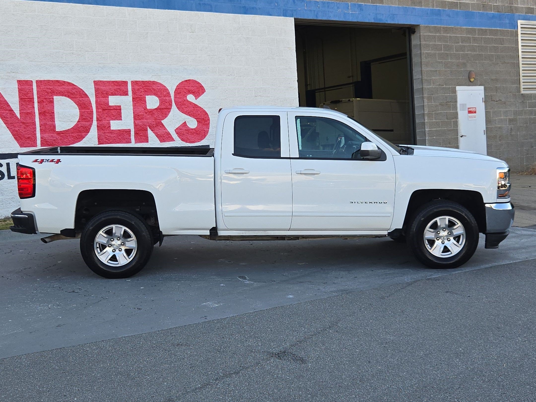 Used 2019 Chevrolet Silverado 1500 LT AWD/4WD image 8
