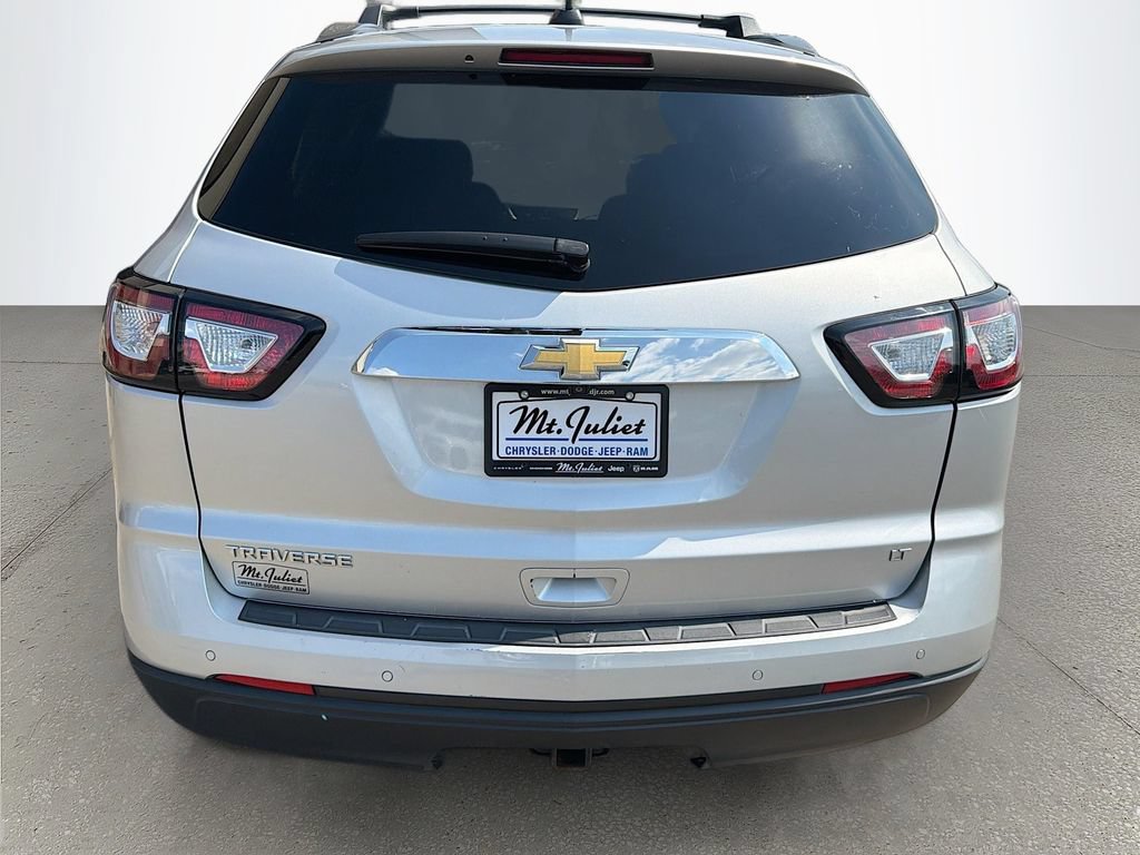 Used 2017 Chevrolet Traverse LT w/ Style and Technology Package FWD image 5