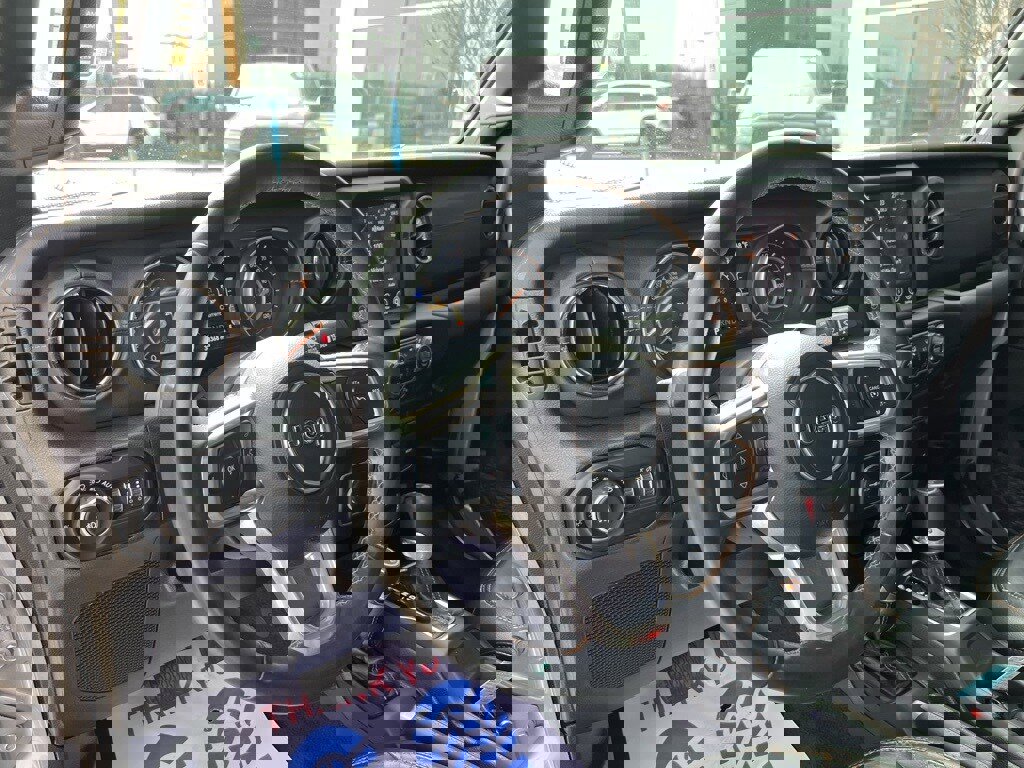 Used 2020 Jeep Wrangler Unlimited Sahara image 6